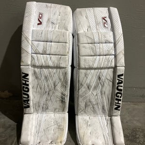 White 33" Senior Vaughn Velocity V10 Pro Goalie Leg Pads (Used)