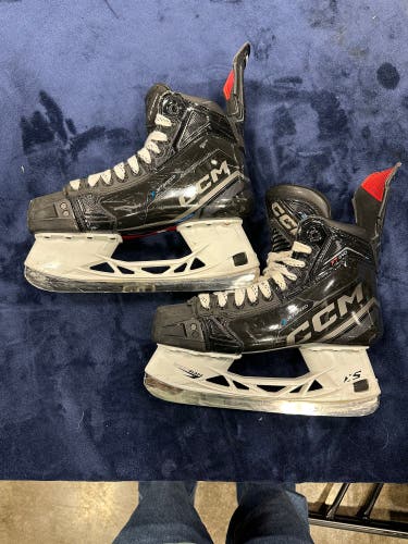 Senior CCM JetSpeed FT690 Hockey Skates Regular Width 7.5 (Used)