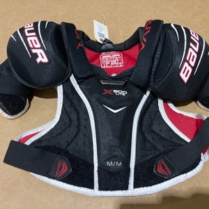 Medium Junior Bauer Vapor X800 Lite Shoulder Pads (Used)
