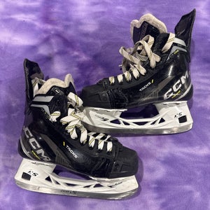 Junior CCM Tacks AS580 Hockey Skates Regular Width Size 3 (Used)