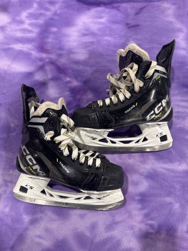 Junior CCM Tacks AS580 Hockey Skates Regular Width Size 3 (Used)