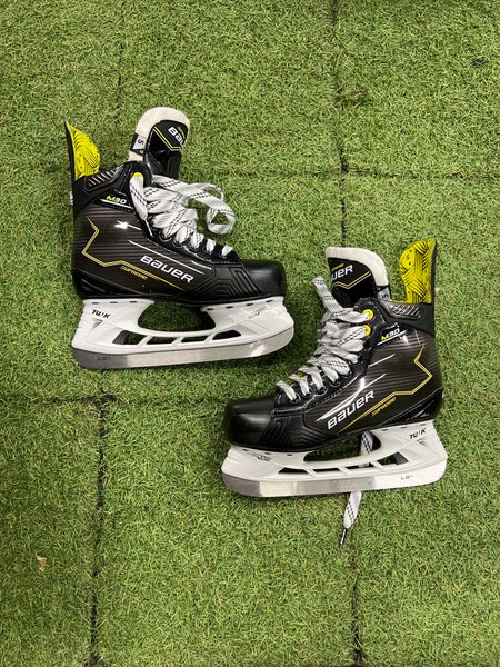 Intermediate Bauer Supreme M30 Hockey Skates Regular Width Size 5.0 (New)