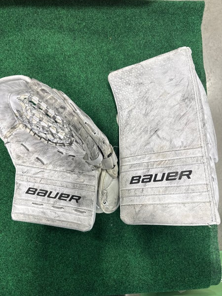 White Junior Bauer GSX Goalie Glove & Blocker Set Regular (Used)