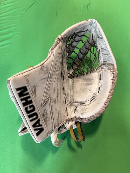 Senior Vaughn Velocity V9 Regular Goalie Glove