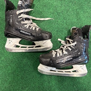 Intermediate Bauer Supreme Mach Hockey Skates (Fit 1) Size 5 (Used)