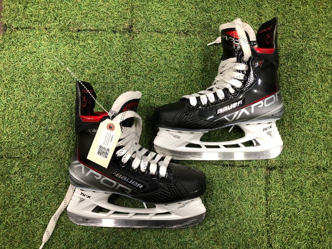 Intermediate Bauer Vapor 3X Hockey Skates Size 5.5 (Used)