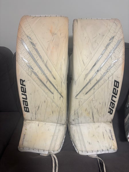 Medium Bauer Hyperlite Goalie Leg Pads (Used)