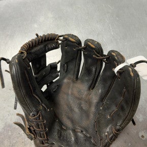 Used Wilson A2000 BB/SB Glove RH Throw Black 11 1/2" 11793-S000258891