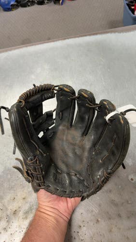 Used Wilson A2000 BB/SB Glove RH Throw Black 11 1/2" 11793-S000258891