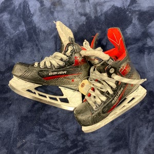Youth Bauer Vapor X5 Pro Hockey Skates Regular Width 13.5 (Used)