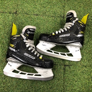 Junior Bauer Supreme S35 Hockey Skates Regular Width Size 3.5 (Used)
