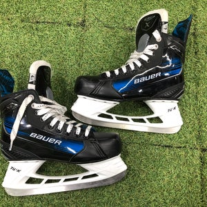 Intermediate Bauer X Hockey Skates Extra Wide Width Size 4.5 (Used)