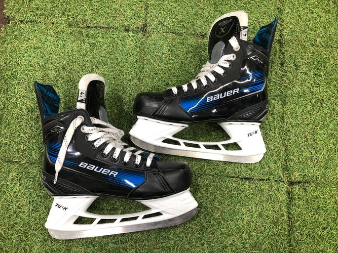 Intermediate Bauer X Hockey Skates Extra Wide Width Size 4.5 (Used)