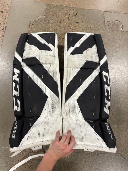 34+1" Senior CCM Extreme Flex 5.9 Goalie Leg Pads (Used)
