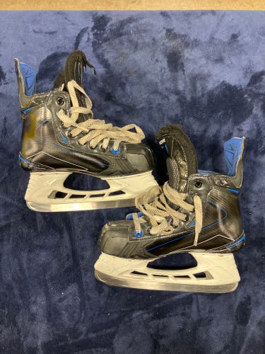 Intermediate Bauer Nexus 2N Hockey Skates Regular Width Size 4.5 (Used)
