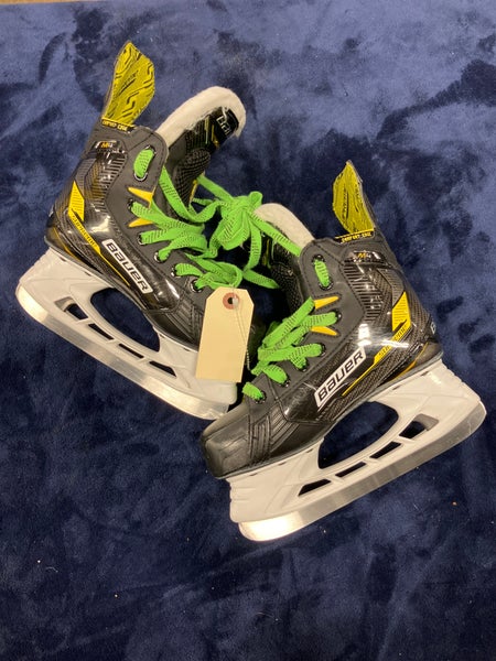 Junior Bauer Supreme M4 Hockey Skates Regular Width Size 3.5 (Used)