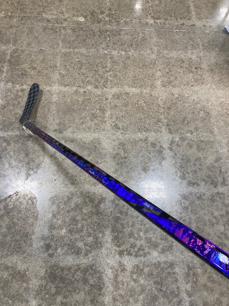 Intermediate Bauer Twitch Hockey Stick Right Handed P28 55 Flex (Used)