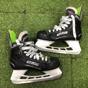 Intermediate Bauer XLS Hockey Skates Regular Width 6.0 (Used)