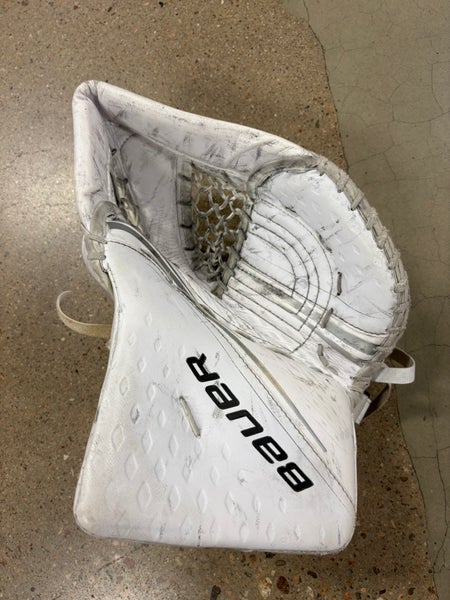 White Intermediate Bauer Vapor 2X Goalie Glove Regular (Used)