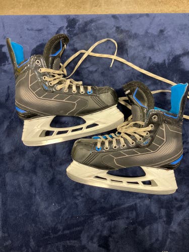 Senior Bauer Nexus 7000 Hockey Skates Regular Width 9 (Used)