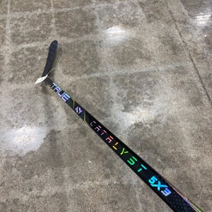 Junior True Catalyst 5X3 Hockey Stick Right Handed T92.5 55 Flex (Used)