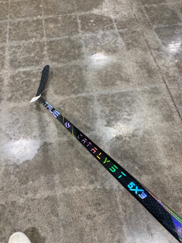 Junior True Catalyst 5X3 Hockey Stick Right Handed T92.5 55 Flex (Used)