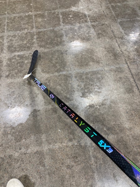 Junior True Catalyst 5X3 Hockey Stick Right Handed T92.5 55 Flex (Used)