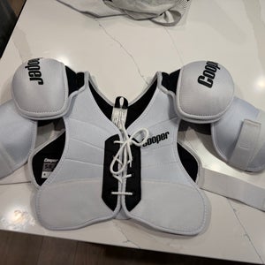 Bauer Cooper retro shoulder pads barely used, senior Large