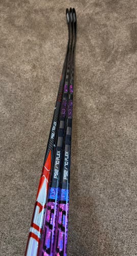 RESERVE NEW! 2x Senior Bauer Twitch Purple P92, 70 Flex, RH 1x P92 70 flex Flylite RH RED NEW 3 PACK