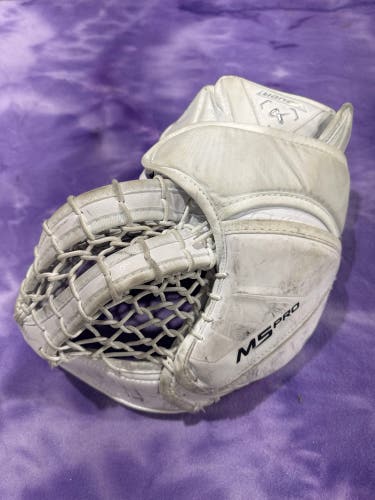 White Intermediate Bauer M5 Pro Goalie Glove Regular (Used)