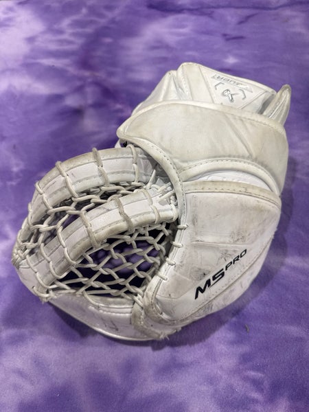 White Intermediate Bauer M5 Pro Goalie Glove Regular (Used)