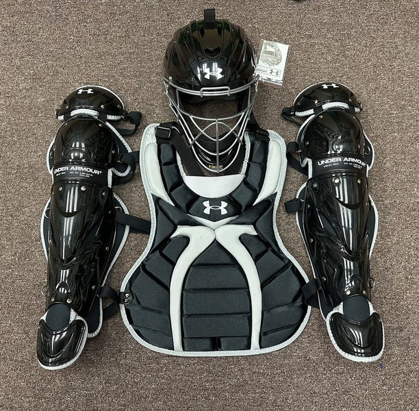 Under Armour Womens Ages 14+ Fastpitch Softball Catchers Gear Set - Black