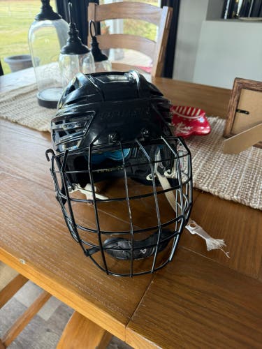 Large Bauer Re-Akt 150 Helmet (Used)