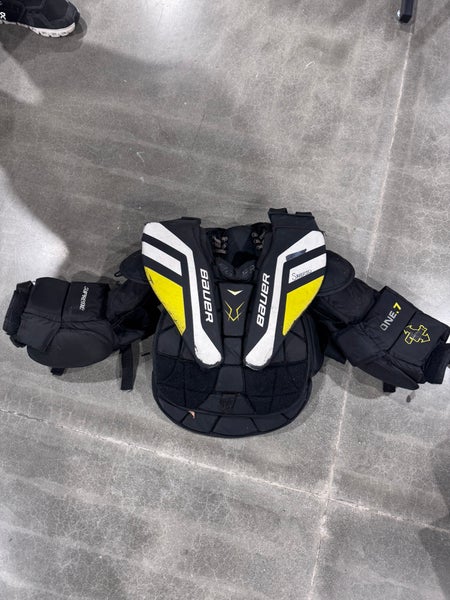 Junior Small Bauer Supreme One.7 Goalie Chest Protector (Used)