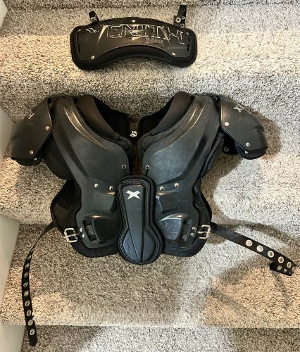 Extra Large Adult Xenith Flyte Shoulder Pads (Used)