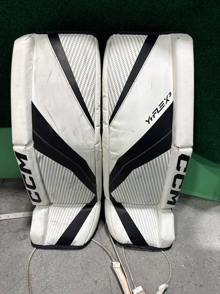 White Youth CCM YtFlex3 Goalie Leg Pads (Used) | 26"