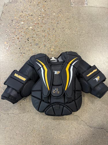 Youth Small / Medium Vaughn Velocity V7 Goalie Chest Protector (Used)