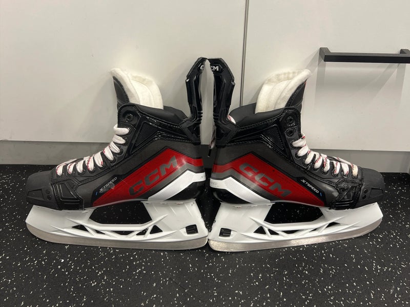 CCM Jetspeed FT680 Hockey Skates Regular Width 8 (Used)