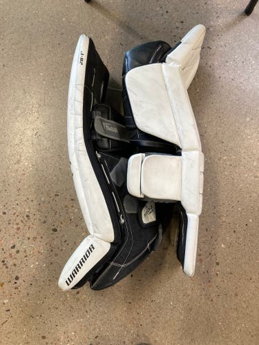 White 28+1" Junior Warrior Ritual GT2 Goalie Leg Pads (Used)