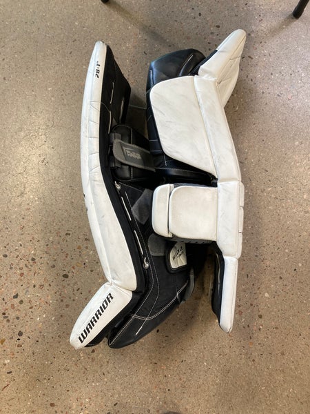 White 28+1" Junior Warrior Ritual GT2 Goalie Leg Pads (Used)