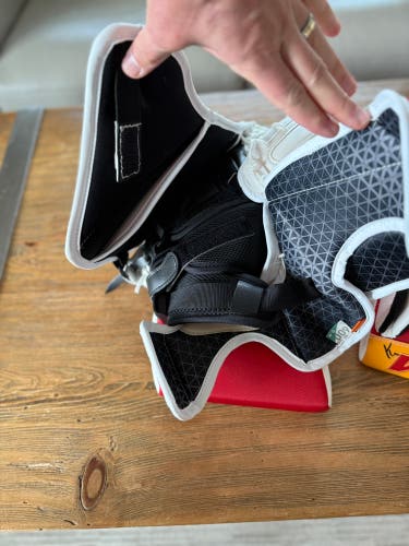 Pics for Trisco - Dustin Wolf Glove and Dan Vladar Blocker