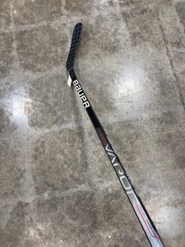 Youth Bauer Vapor Hyperlite Hockey Stick Right Handed P92 Less Than 30 Flex (Used)