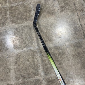 Youth 51” Bauer Vapor Hyperlite 2 Hockey Stick Right Handed Less Than 30 Flex (Used)