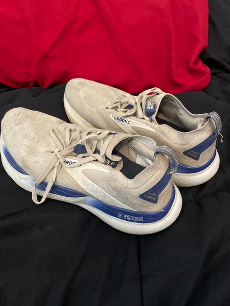 White Unisex Size M 9.5 (W 10.5) Adult Brooks Shoes (Used)