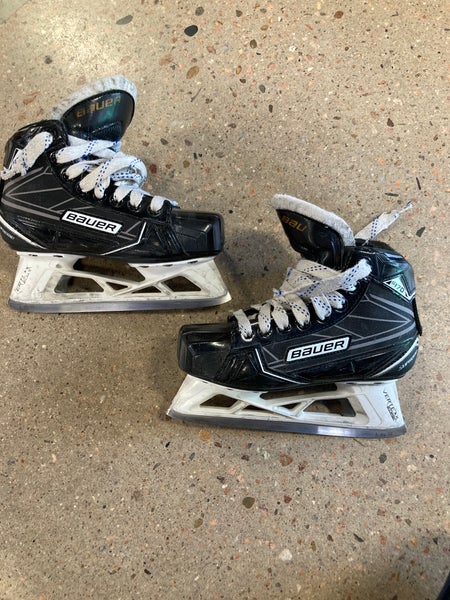 Junior Bauer Supreme S170 Hockey Goalie Skates Regular Width Size 1.5 (Used)