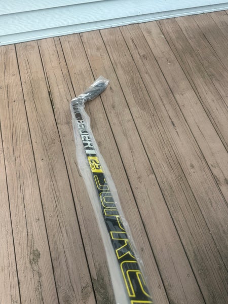 (1) New Senior Bauer Right Handed 102 Flex P28 Pro Stock Jack Eichel Supreme 2S Pro Hockey Stick