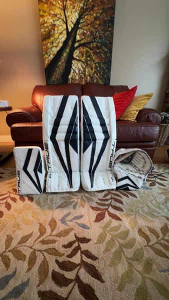 33" True Catalyst 9X3 Goalie Leg Pads (Used)