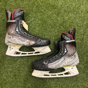 Intermediate Bauer Vapor Hyperlite Hockey Skates 6.5 (Used)