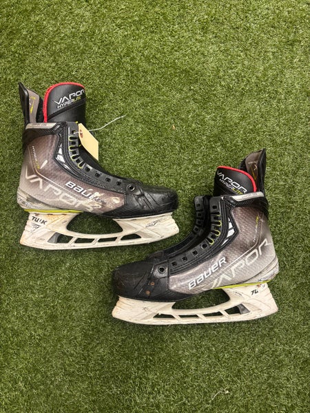 Intermediate Bauer Vapor Hyperlite Hockey Skates 6.5 (Used)