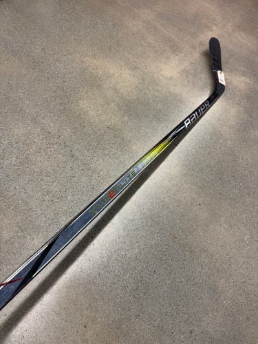 Senior Bauer Vapor Hyperlite 2 Hockey Stick Left Hand P92 70 Flex (Used)